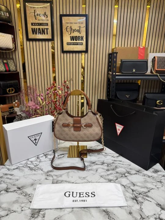 First Copy Burberry Handbag For Women (BOT1952)