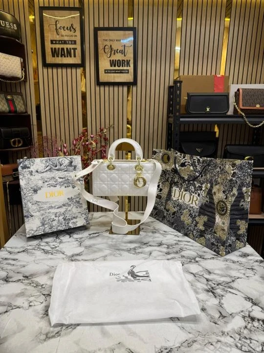 First Copy Gucci Sunglasses With Original Kit (SZ311) - Image 2