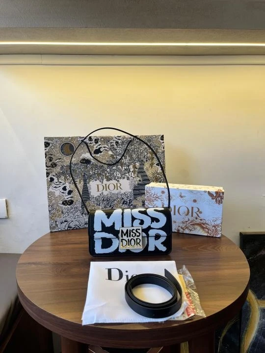 First Copy Gucci Sunglasses With Original Kit (SZ29) - Image 2