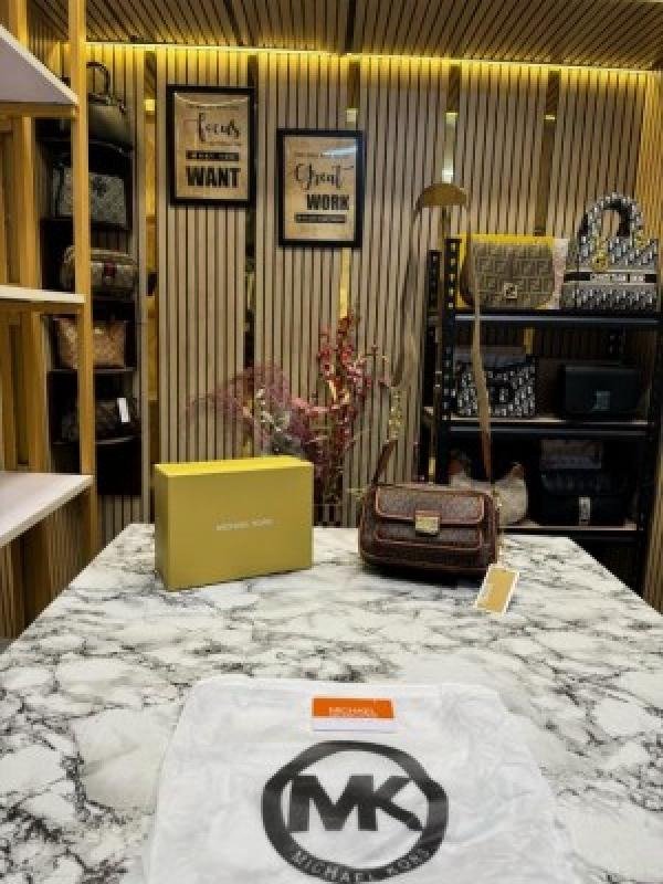 Michael Kors Handbag Bradshaw Monogram Camera With OG Box And Dust Bag (SW8266)