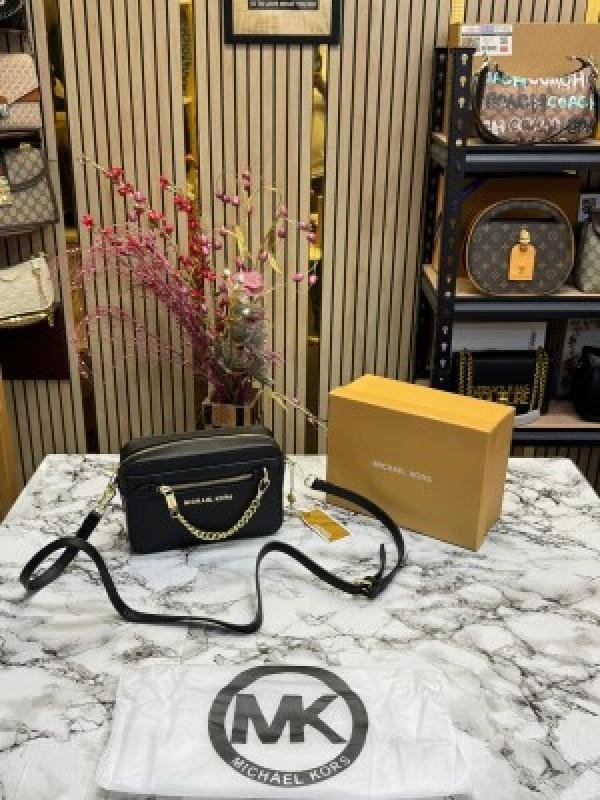 Michael Kors Crossbody Sling Bag Jet Set Camera With OG Box And Dust Bag (SW8231)