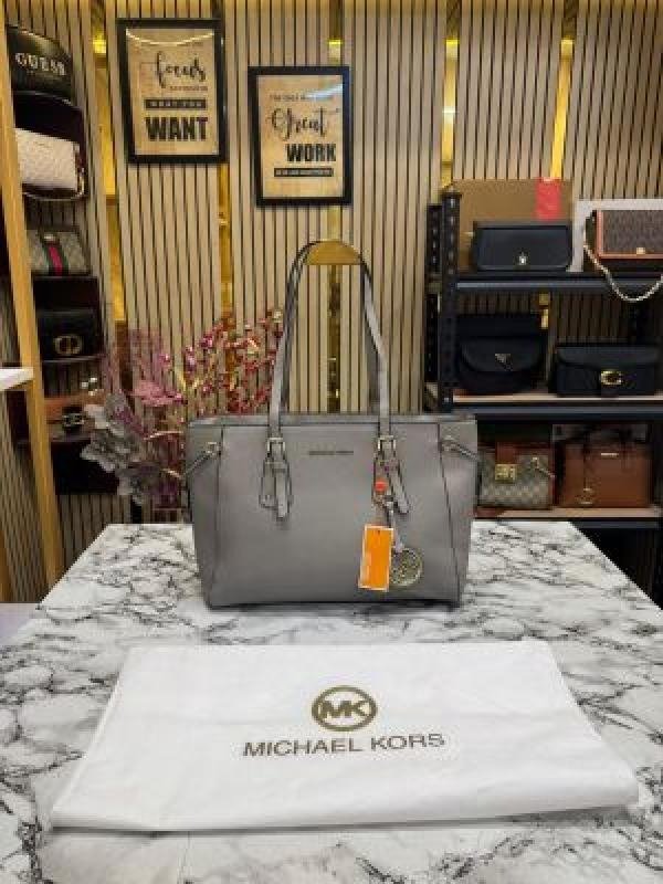 Michael Kors Voyager Tote Bag Premium Quality With Dust Bag (SW8237)