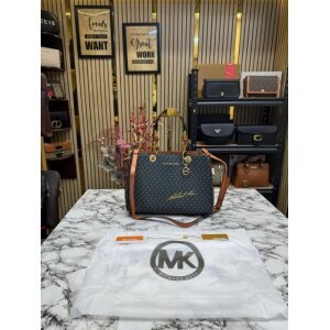 Michael Kors Handbag Cynthia Signature Satchel With Dust Bag (SW8255)