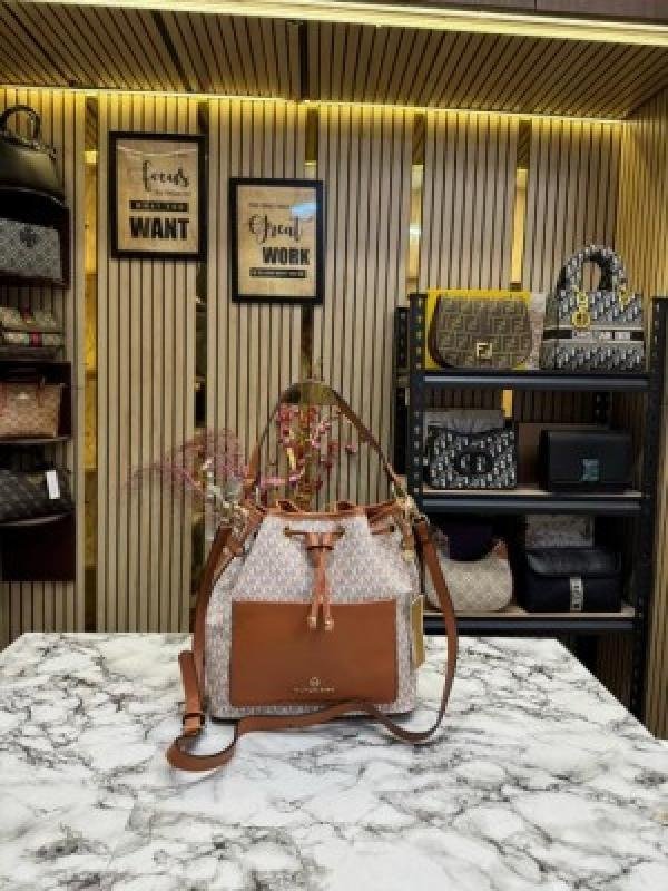 Michael Kors Bucket Bag Maeve Medium With Dust Bag (SW8196)