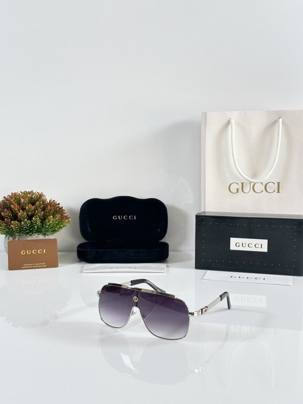 First Copy Gucci Silver Black Sunglasses (SW9110)