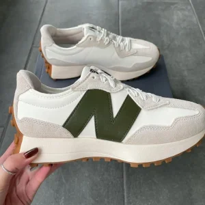 New Balance 327 Olive