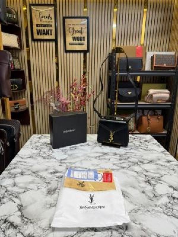 YSL Saint Laurent Handle Bag Cassandra Top Black (SW9605)